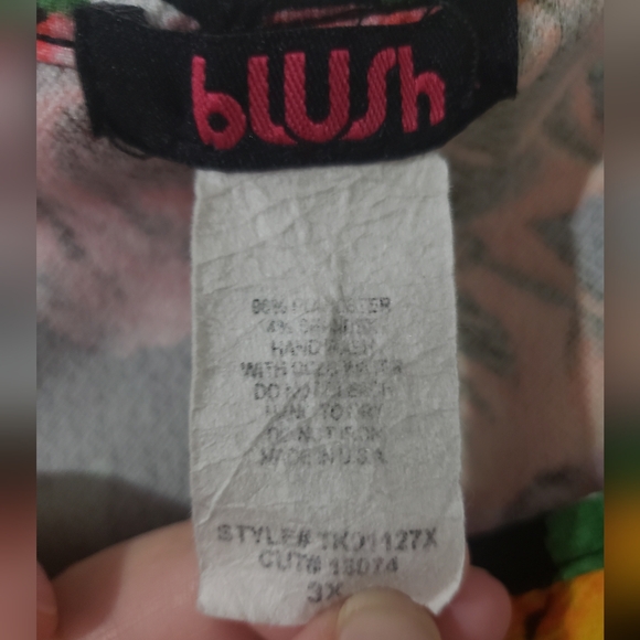 3x Plus Size Floral Top - Picture 2 of 5